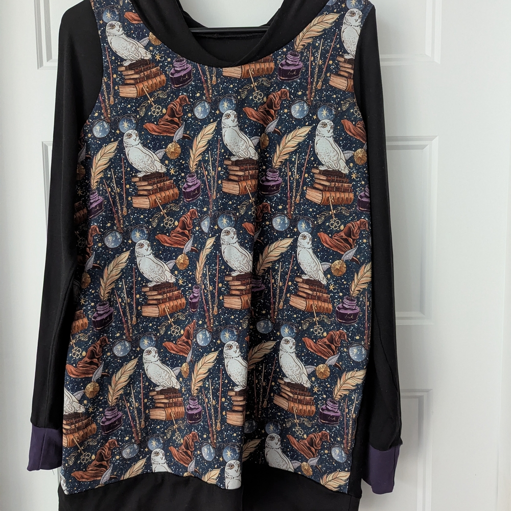 Harry Potter Hoodie Large Made In Canada Owl Flying Key Feather Stretchy